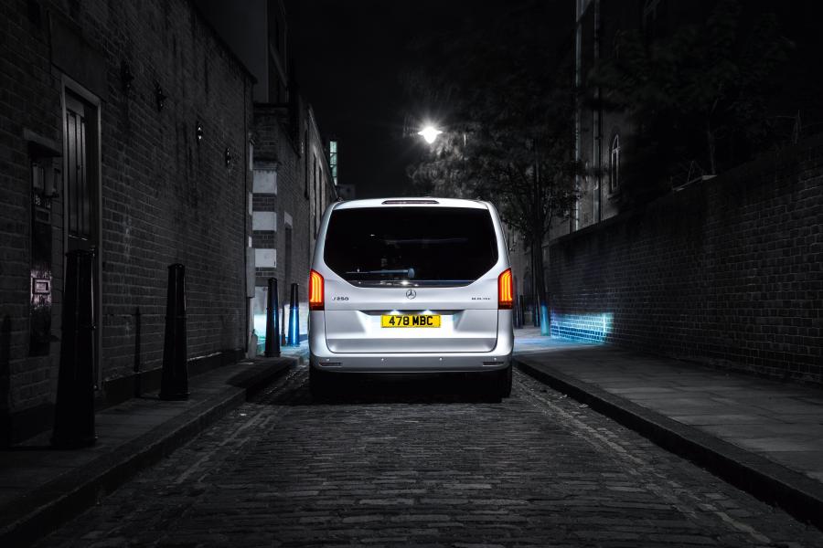  Mercedes-Benz V250 BlueTec Extralang Avantgarde 2015 года  (UK) (фото 17 из 24)